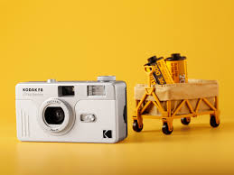 (コダック) KODAK ULTRA F8 フィルムカメラ 【ホワイト】※広角28ｍｍレンズ搭載