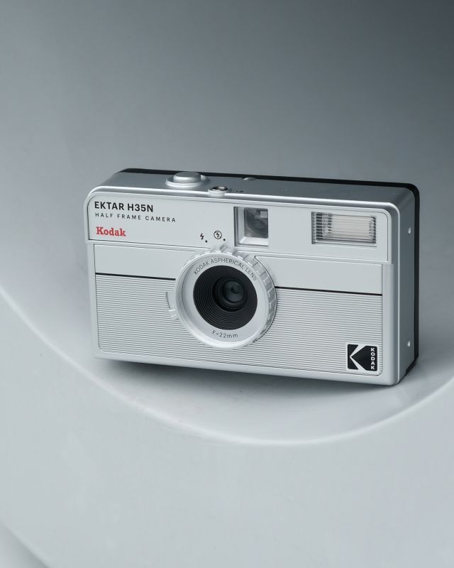 (コダック) Kodak ハーフ判フィルムカメラ Ektar H35N 【ストライプシルバー】